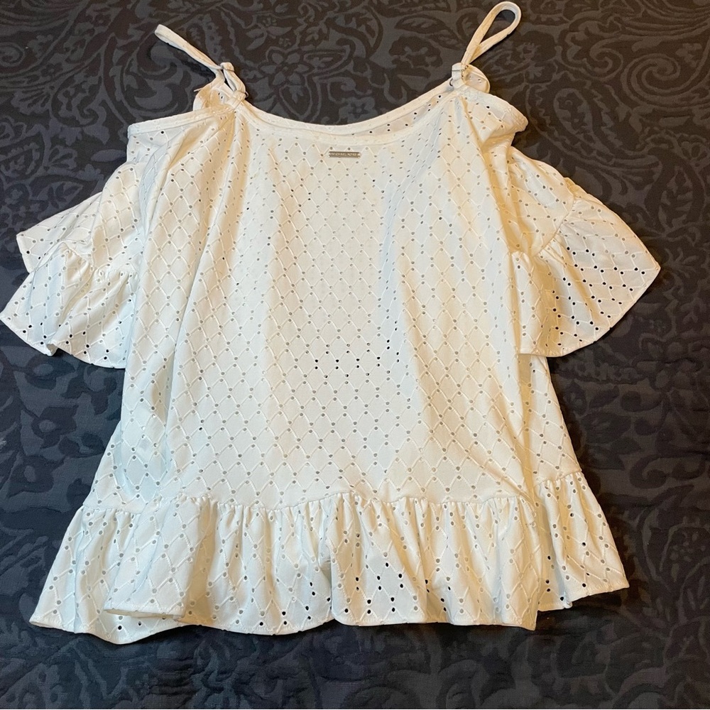 MICHAEL KORS Eyelet elegant Blouse.
Size XL - Picture 7 of 13